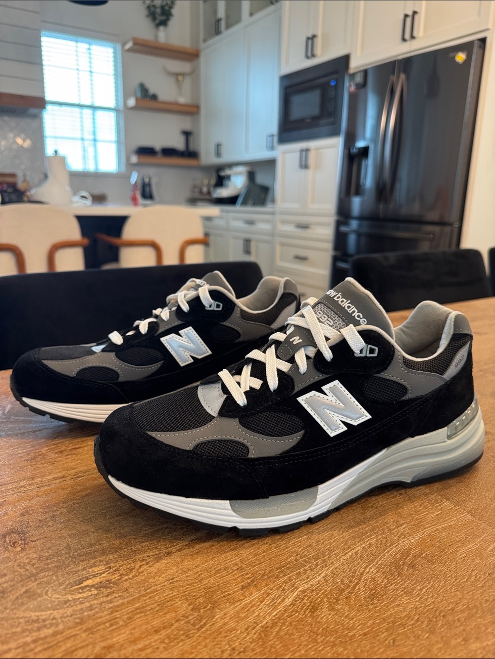 New Balance Men's 992 Sneaker in Black and Gray